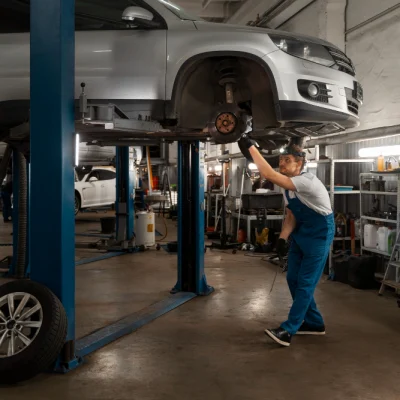 mecanicien-garage-automobile